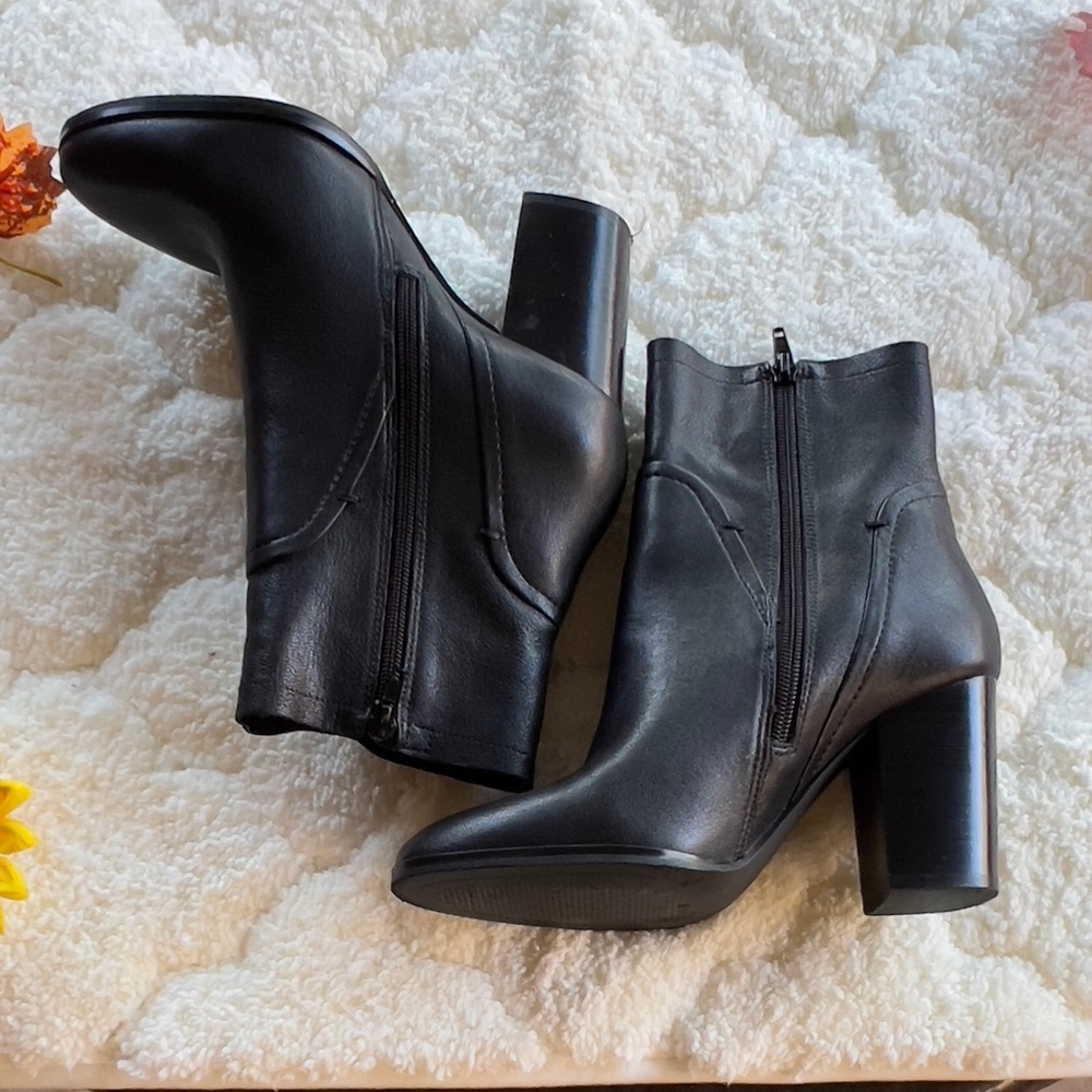 Gorgeous very comfy black leather booties